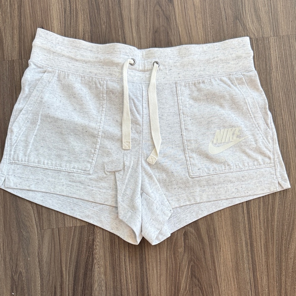 Nike Women's Light Gray Athletic Shorts Size Medium 3” inseam